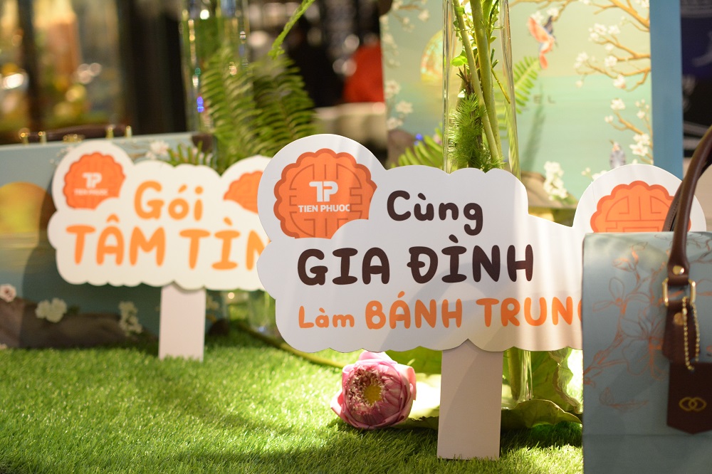 Ngày hội “Vui Tết Trung thu - Tự tay làm bánh”