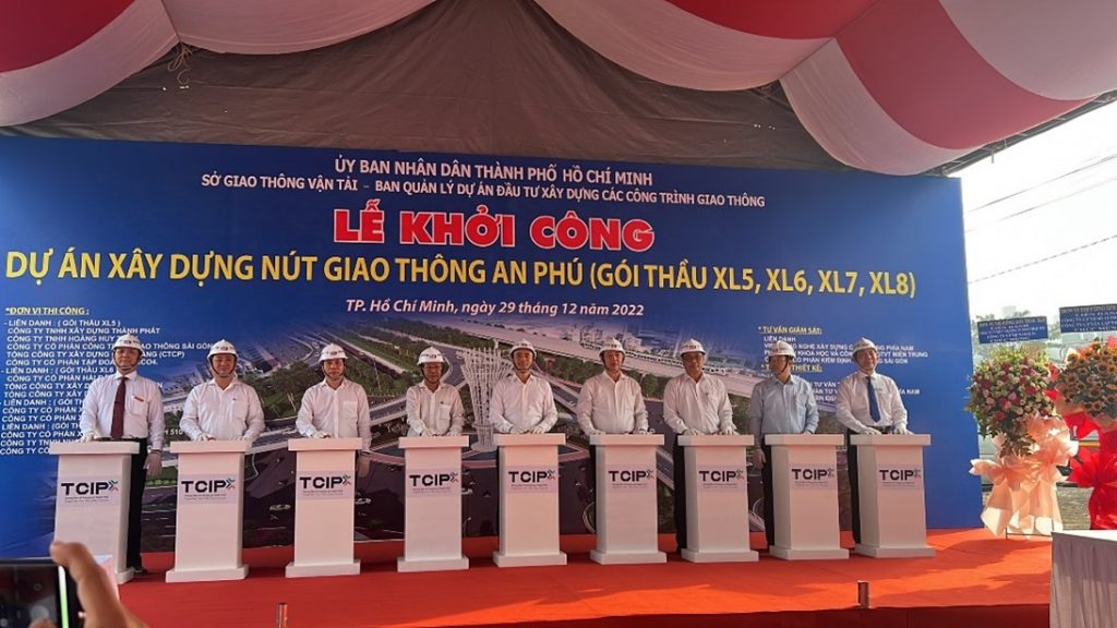 Lễ khởi công nút giao An Phú sáng ngày 29/12/2022. Ảnh: PLO.