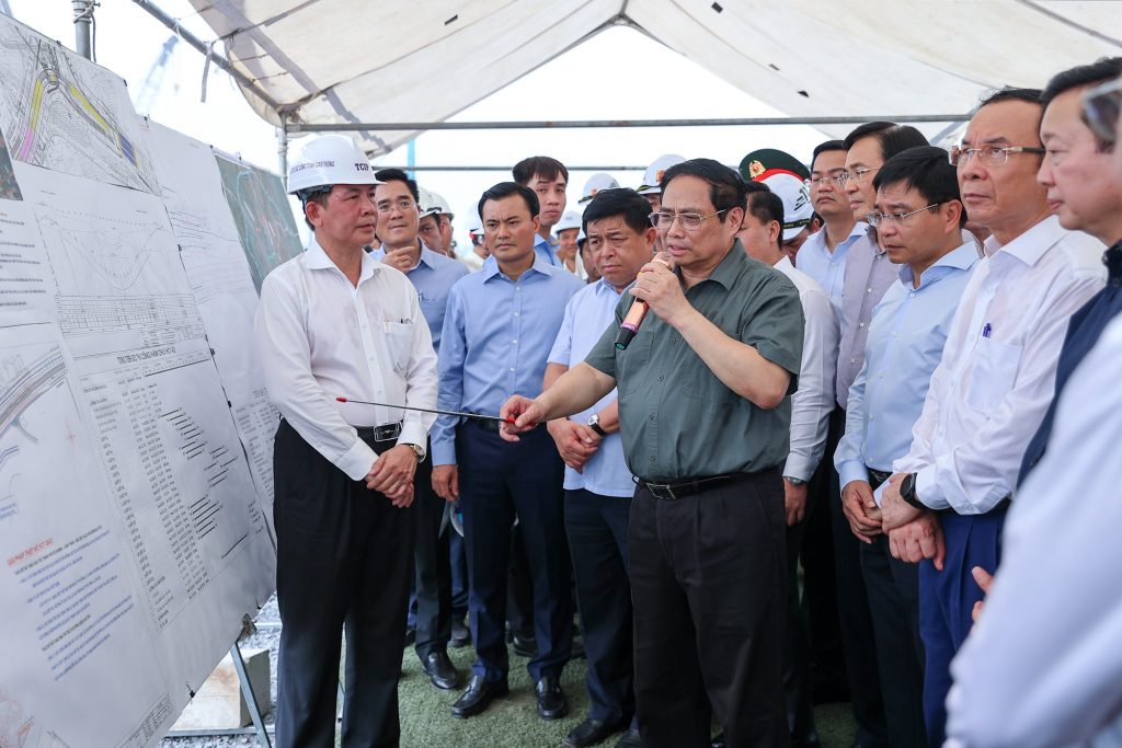 Thủ tướng yêu cầu đơn vị thi công khẩn trương thiết kế và thi công nút giao thông An Phú